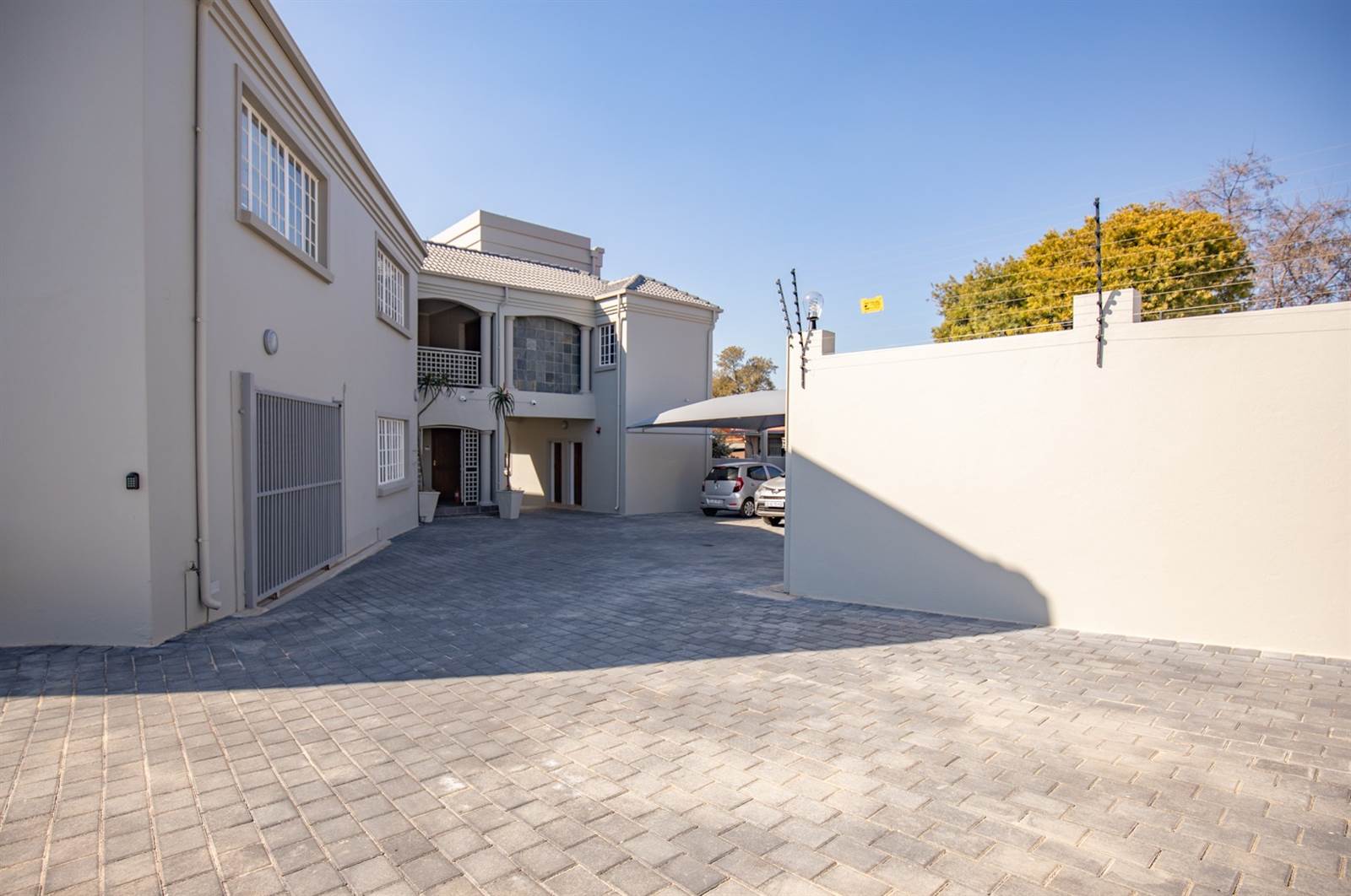 108  m² Commercial space in Doringkloof photo number 4