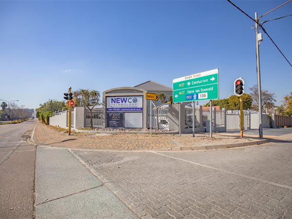 108  m² Commercial space in Doringkloof