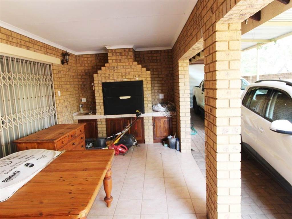 3 Bed Townhouse in Modimolle photo number 17