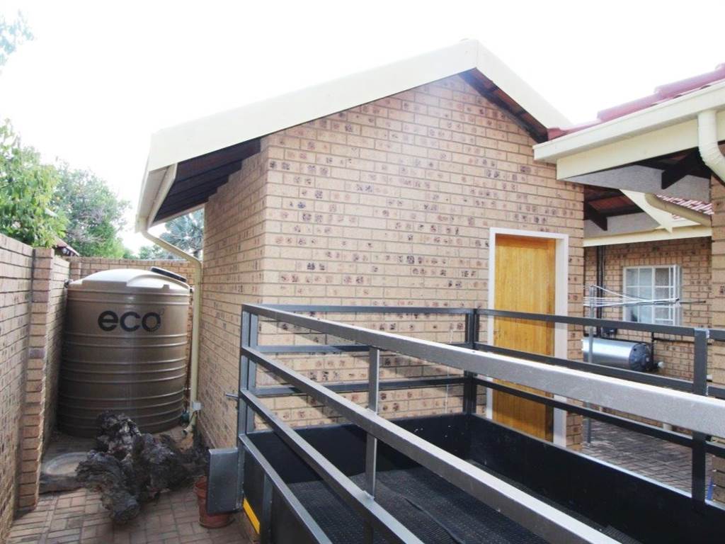 3 Bed Townhouse in Modimolle photo number 19