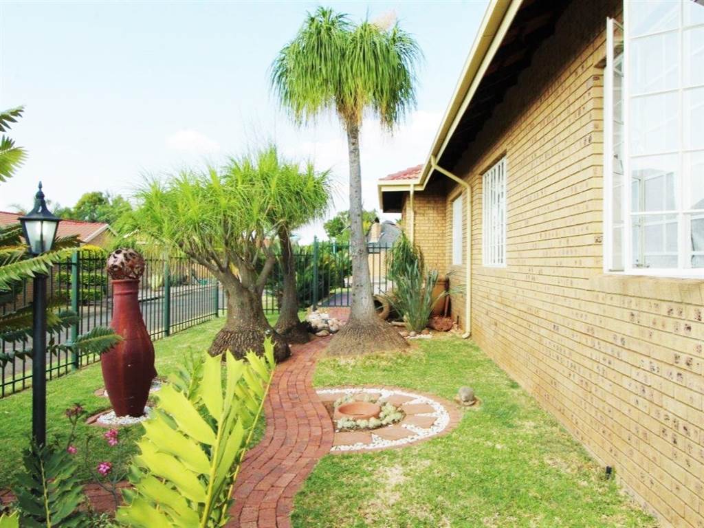 3 Bed Townhouse in Modimolle photo number 30