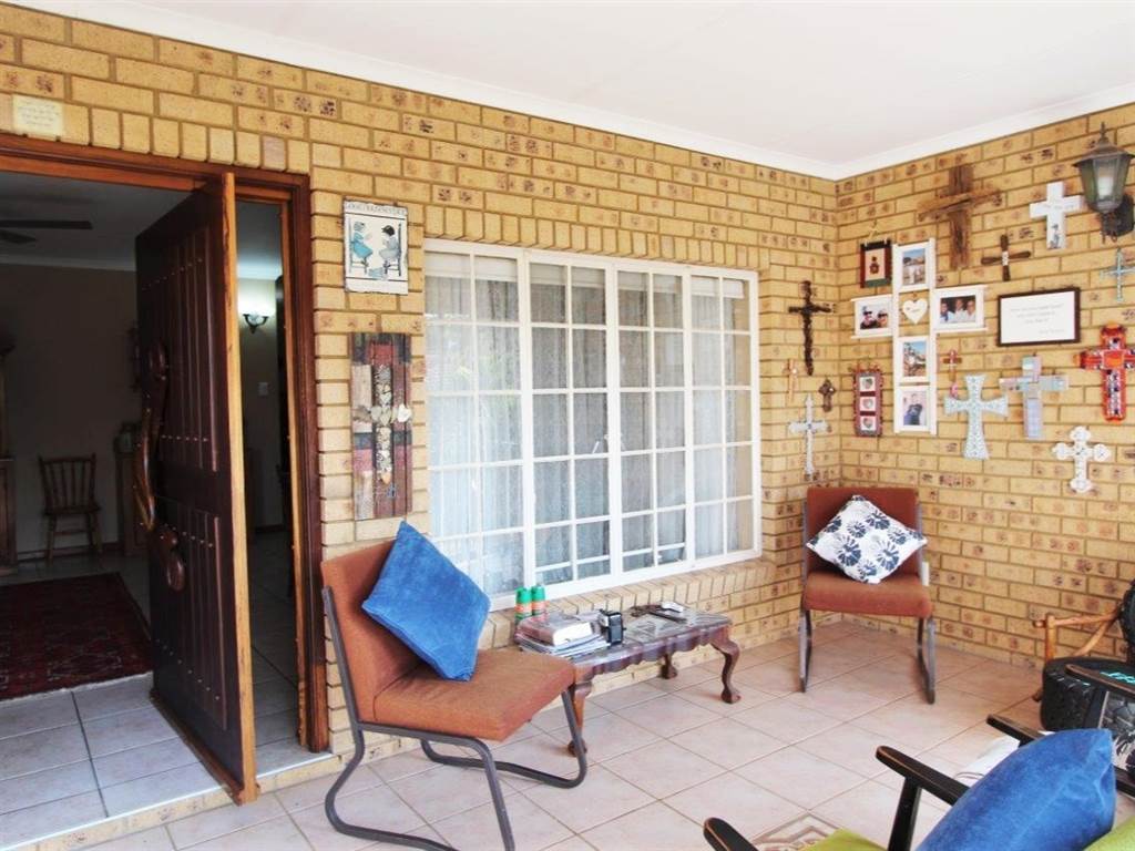 3 Bed Townhouse in Modimolle photo number 15