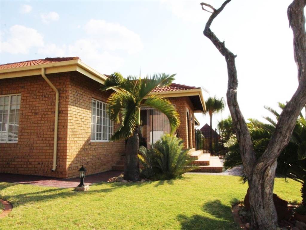 3 Bed Townhouse in Modimolle photo number 29