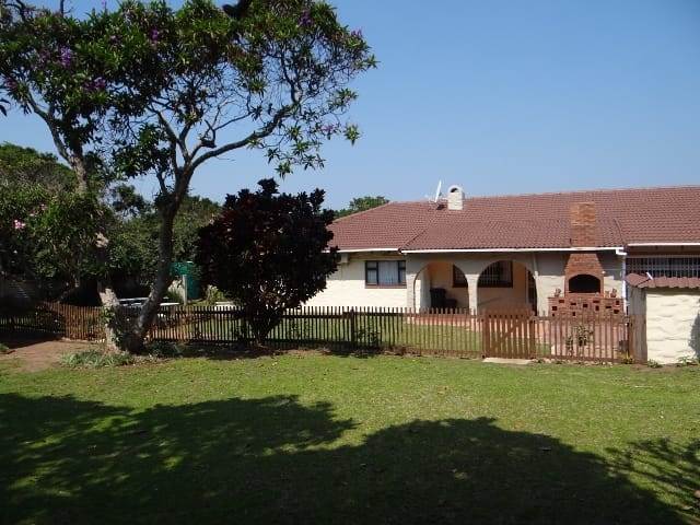 4 Bed House in Bazley Beach photo number 24