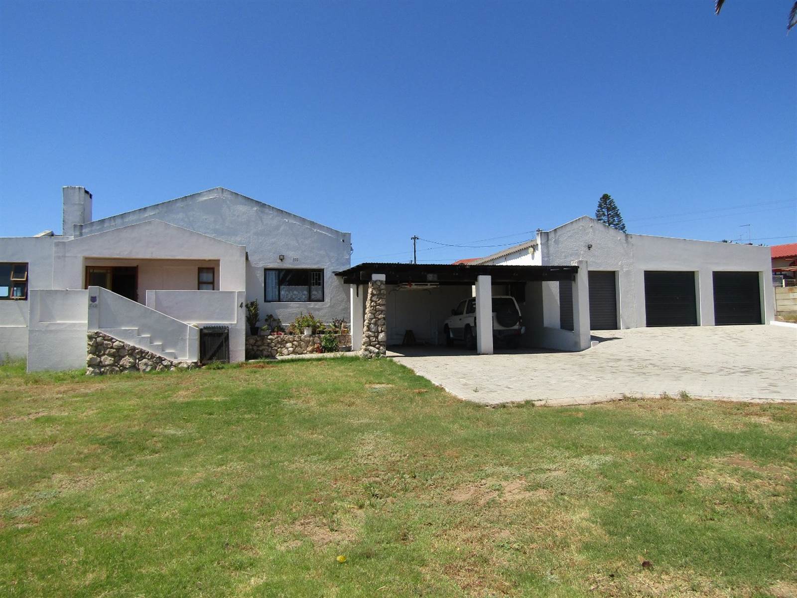 4 Bed House in St Helena Views photo number 1