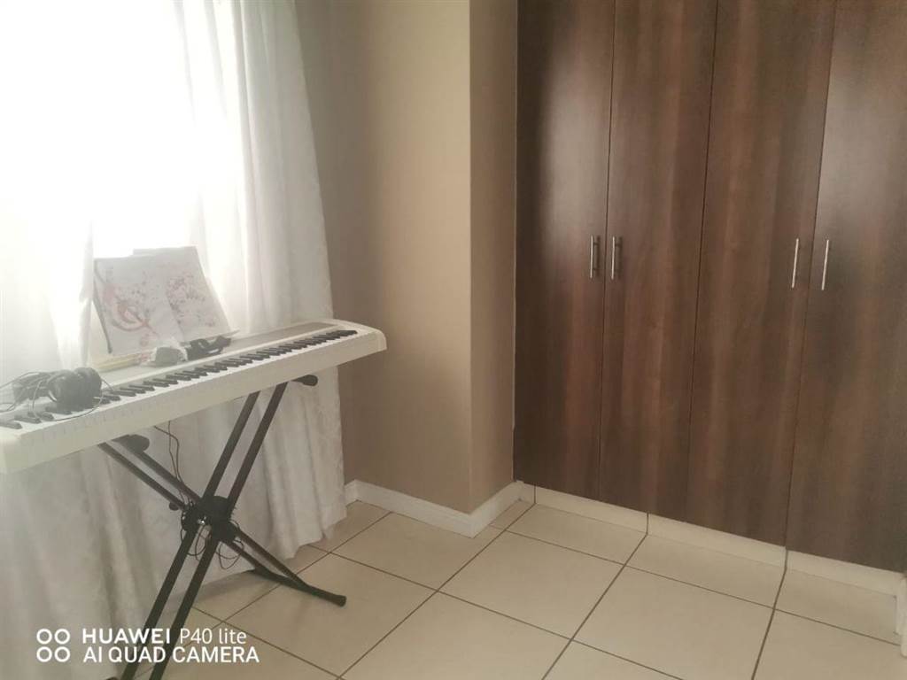 2 Bed Apartment in Secunda photo number 12